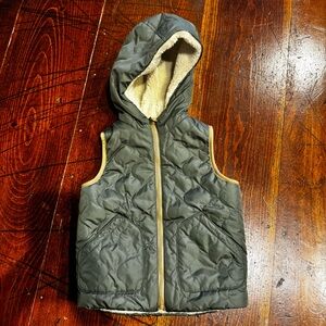 Baby GAP Green/Cream Reversible‎ Quilted Vest. 4T